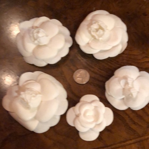 Chanel Camellia - Picture 2 of 6